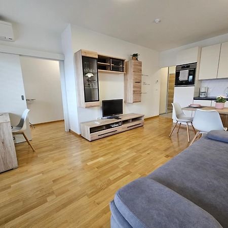 Bed & Breakfast Rezidenca Pipanova Ljubljana Exteriör bild