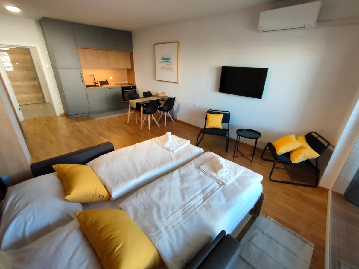 Bed & Breakfast Rezidenca Pipanova Ljubljana Exteriör bild
