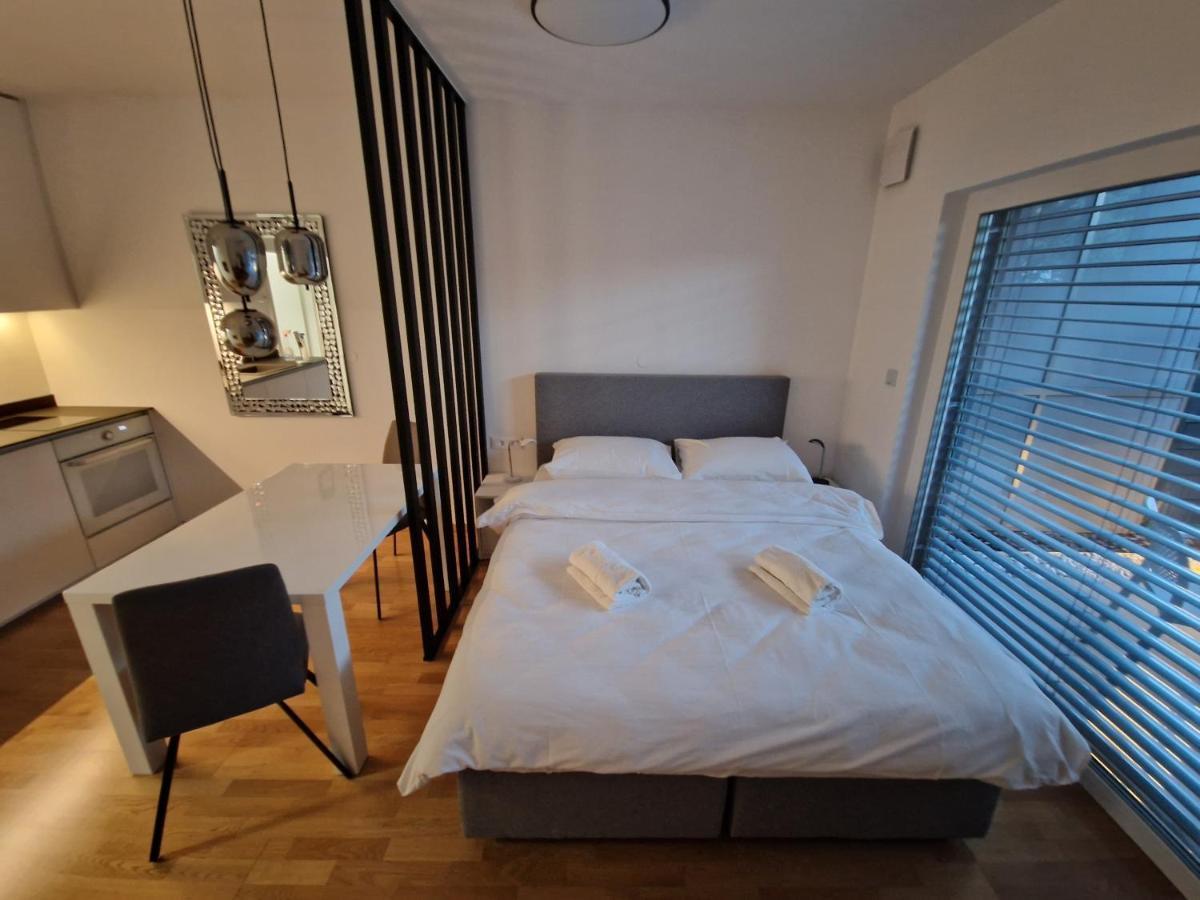 Bed & Breakfast Rezidenca Pipanova Ljubljana Exteriör bild