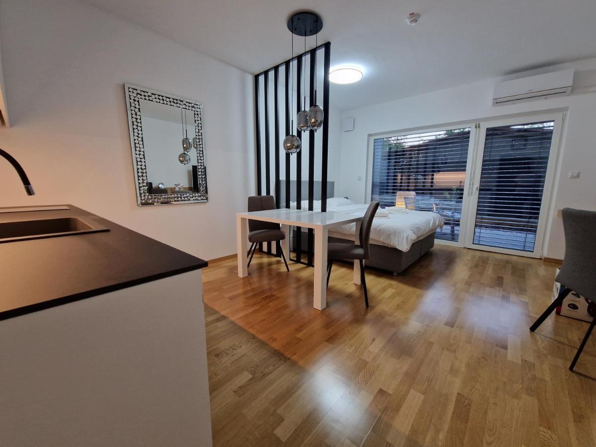 Bed & Breakfast Rezidenca Pipanova Ljubljana Exteriör bild