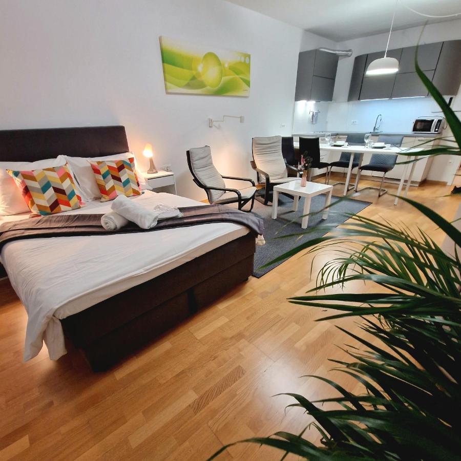 Bed & Breakfast Rezidenca Pipanova Ljubljana Exteriör bild
